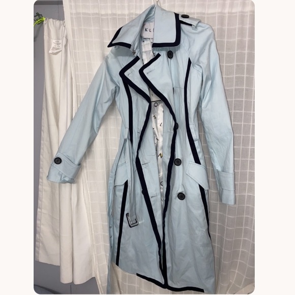 Light blue trench coat with navy blue details - Picture 3 of 4